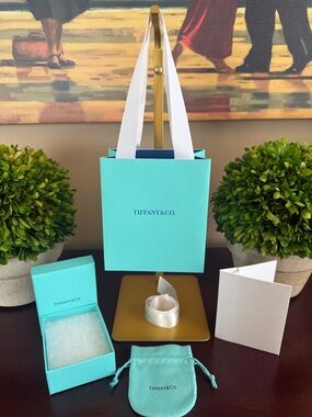 TIFFANY & CO. ICONIC BLUE GIFT SET INCLUDES LIMITED EDITION SHOPPING BAG 🌟NEW🌟